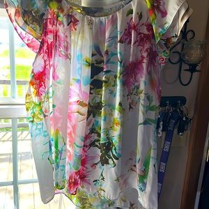 Short sleeves. Vibrant colors   Silk like feeling